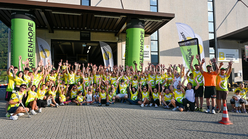 Il team Greenhope: volontari, bambini e famiglie riuniti per la fondazione